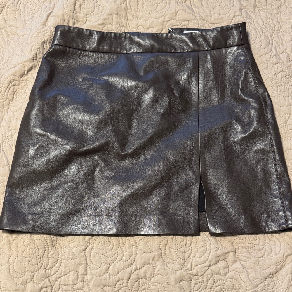 Wilfred Brown patio mini